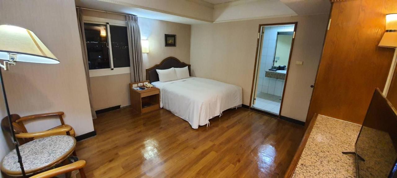 Tapeng Bay Holiday Hotel Donggang Buitenkant foto