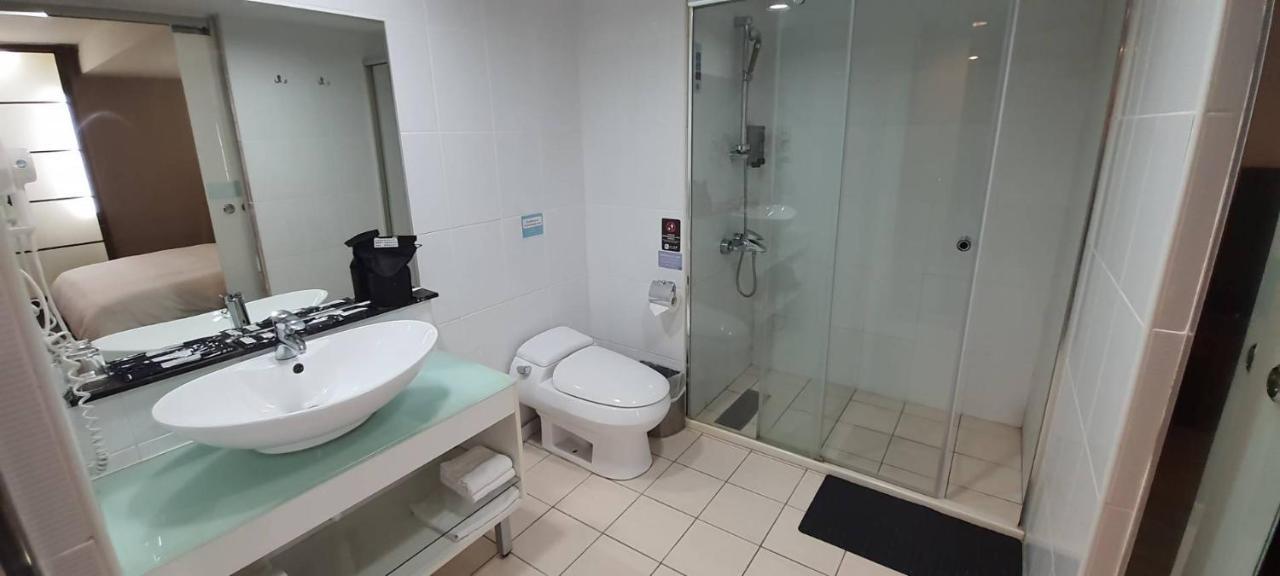 Tapeng Bay Holiday Hotel Donggang Buitenkant foto