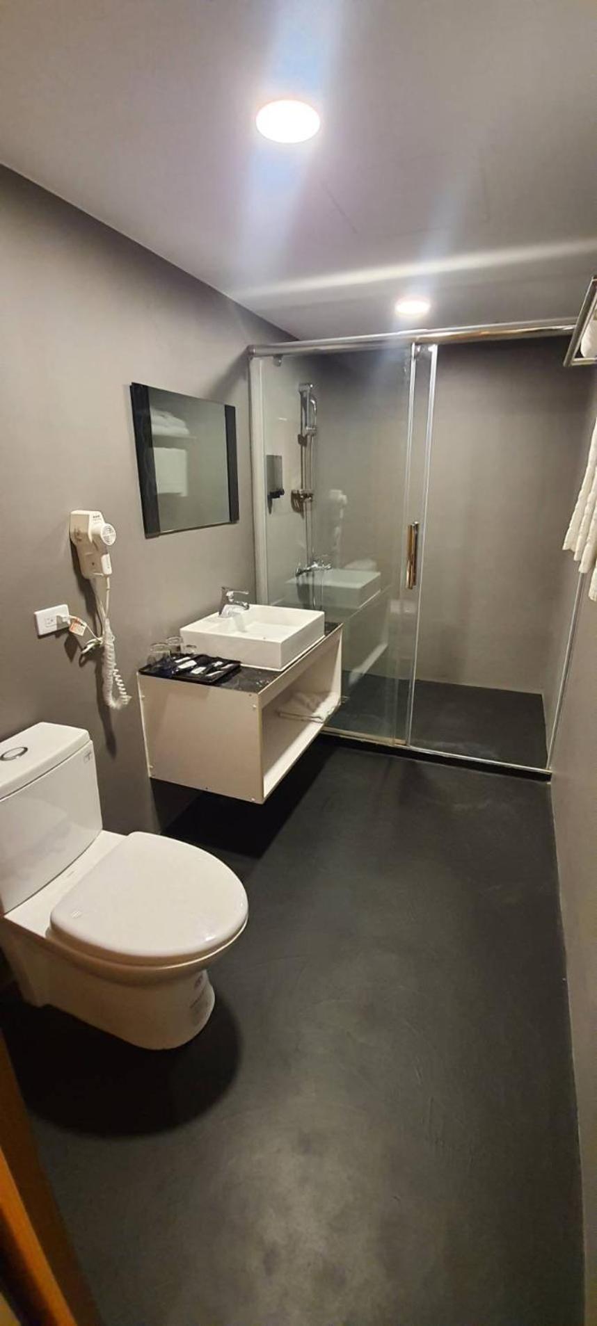Tapeng Bay Holiday Hotel Donggang Buitenkant foto