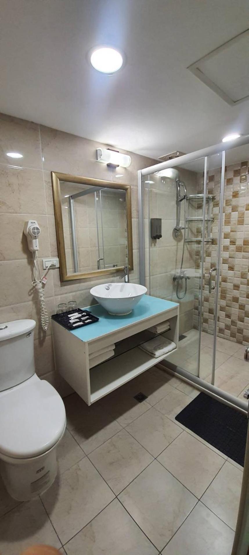 Tapeng Bay Holiday Hotel Donggang Buitenkant foto