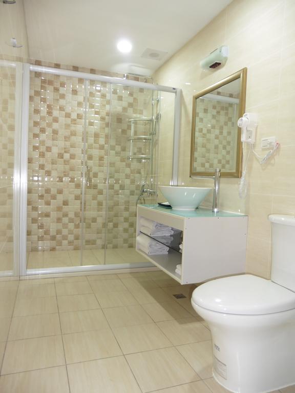 Tapeng Bay Holiday Hotel Donggang Buitenkant foto