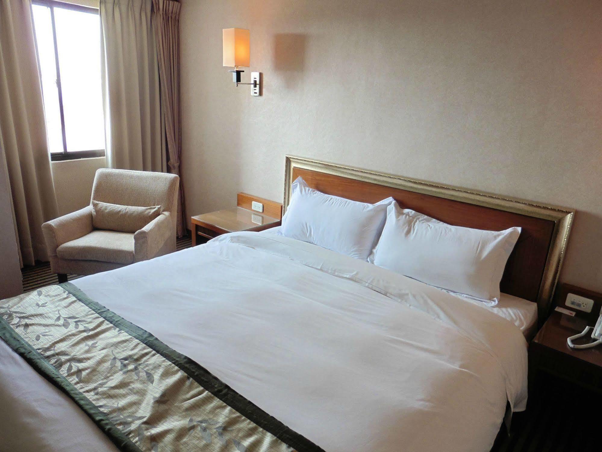 Tapeng Bay Holiday Hotel Donggang Buitenkant foto