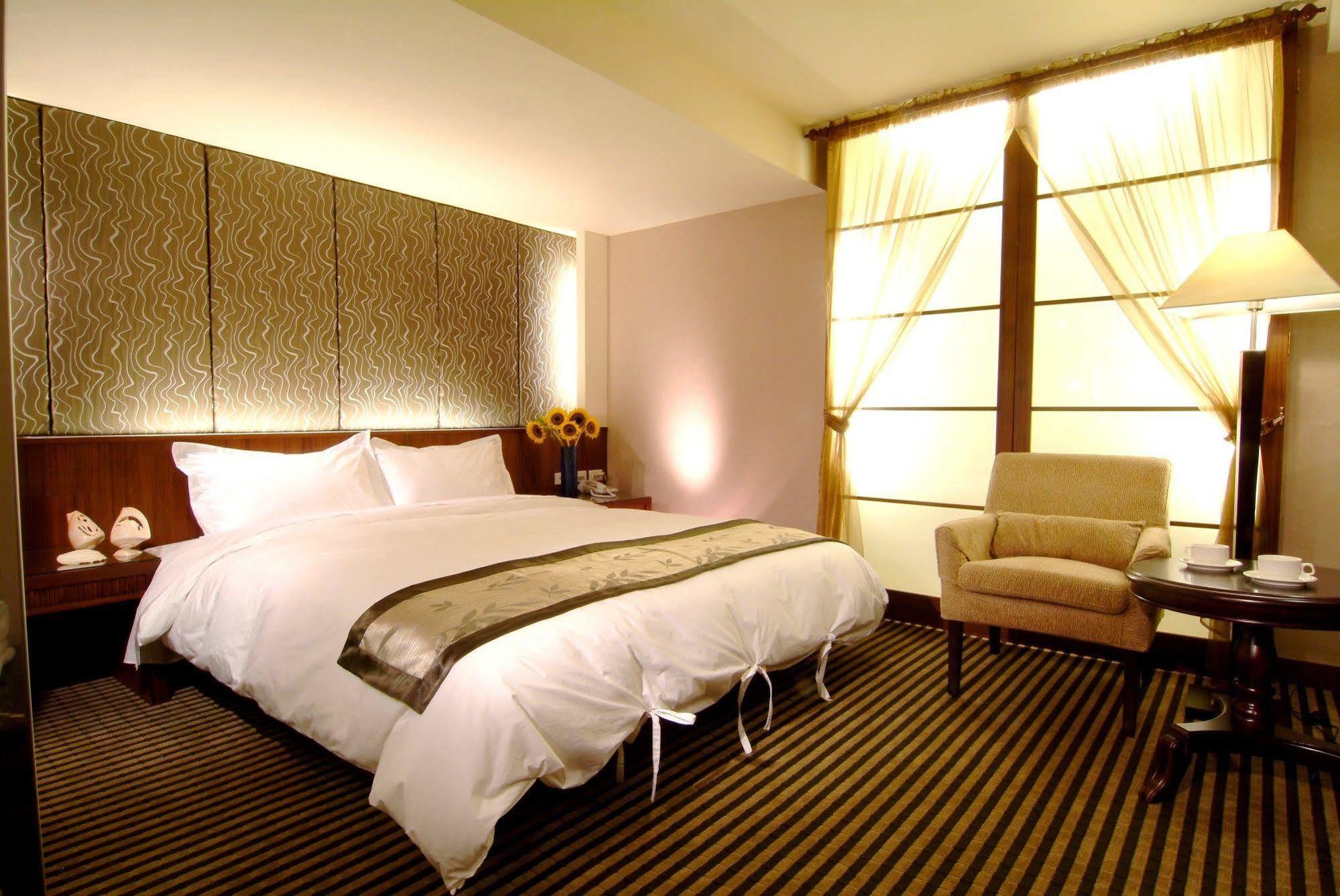 Tapeng Bay Holiday Hotel Donggang Buitenkant foto